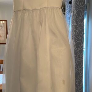 Flower girl/worn 1x/dry clnd/small stain/front skirt-1inch string/ top for sash